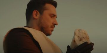 Испраќам ѕвезди со најубав сјај затоа што тоа го заслужувате драги дами: Тарабунов  има нова песна „Далечна“