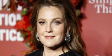 (Видео) Дру Баримор се избричи после три месеци, актерката призна дека се запуштила