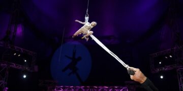 (Видео) Почина акробатка откако падна од трапез