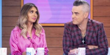 Роби Вилијамс и сопругата ретко имаат секс, повеќе сакале да се гушкаат