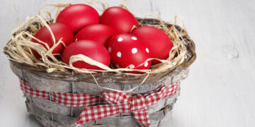 Природни производи за вапцање јајца: куркума, спанаќ и цвекло