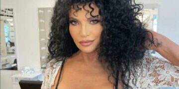 (Фото) Лидија Вукичевиќ направи стој на раце додека се загреваше пред претставата