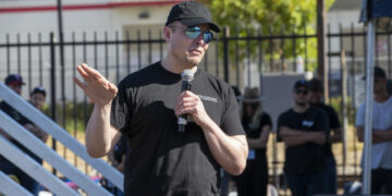 Маск им го намали породилното отсуство на вработените во Твитер од 20 недели на 14 дена