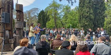 Анџелина Џоли со синот Медокс на гала вечера во Белата куќа