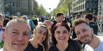 Ексминистерот Дамјан Манчевски трча на Белградски маратон, откако се откажа од политиката