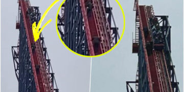 (Видео) Ролеркостер се расипа среде возење па луѓе виселе на 72 метри