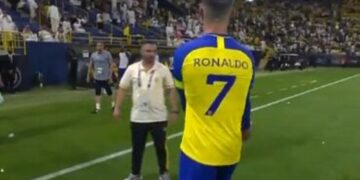 (Видео) Роналдо им вика на своите фудбалери на клупата