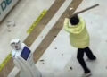 Жена искрши робот во Кина кој персоналот го ставил да го замени рецепционерот