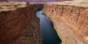 Реката Колорадо исчезнува и ќе предизвика проблем за американската економија и 40 милиони жители