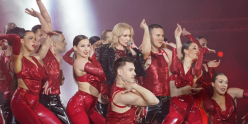 (Галерија) Јелена Розга ја собра цела српска естрада на спектакуларен концерт во Белград