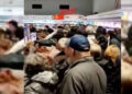 (Видео) Во „Лидл“ во Србија пензионери се тепаа со чадори за евтина свинска плешка