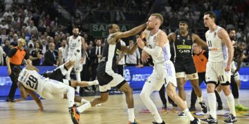 (Видео) Тепачка меѓу кошаркарите на Реал Мадрид и Партизан, речиси сите играчи беа исклучени