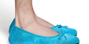 Балетанки за мажи, нов модел на брендот „Баленсиага“