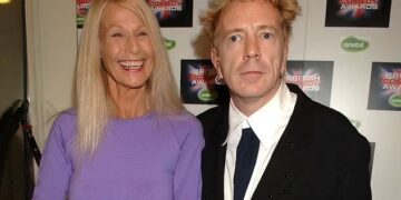 Почина сопругата на Џон Лидон, фронтменот на „Секс Пистолс“ по борбата со Алцхајмерова болест