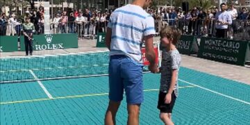 (Видео) Новак Ѓоковиќ го имитира Медведев во Монте Карло