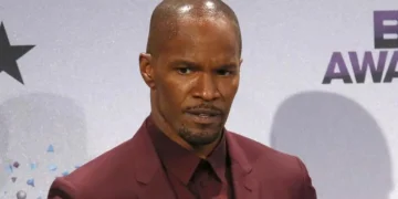 Џејми Фокс ќе остане во болница, лекарите сè уште не можат да откријат што му е