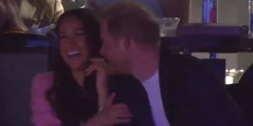 (Видео) Меган го откачи Хари и не му дозволи да ја бакне