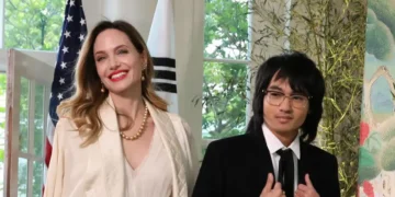 Анџелина Џоли со синот Медокс на гала вечера во Белата куќа