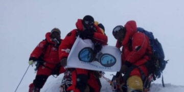 Сашко Кедев го искачи еден од највисоките врвови во светот, Анапурна на Хималаите