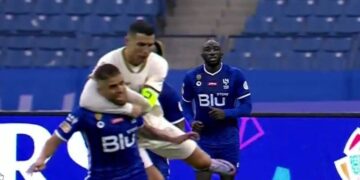 (Видео) Кристијано Роналдо давеше фудбалер на натпревар