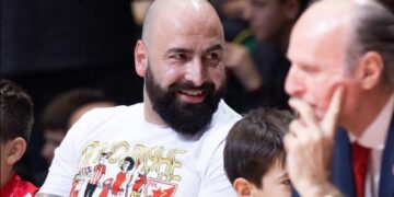 Перо Антиќ со синовите на мечот Црвена Звезда – Олимпијакос