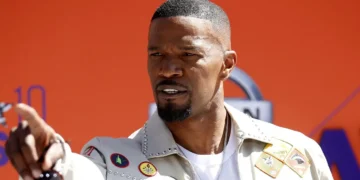 Лекарите морале да го оживуваат, нови детали за состојбата на Џејми Фокс