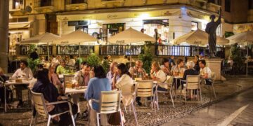 Во Гранада пивото е само 2 евра, а музеите се бесплатни, затоа е и најевтин град во Европа