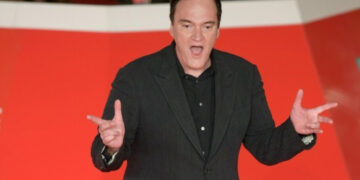 Квентин Тарантино платил 10. 000 долари за да и ги лиже стапалата на стриптизета