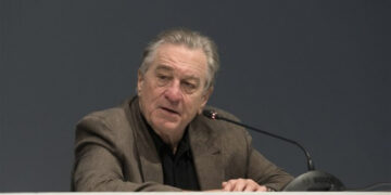 Направи си вазектомија за Денот на таткото, му порача телевизиска водителка на Роберт де Ниро