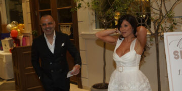 (Фото) Ана Севиќ во луксузна јахта ужива со сопругот во Црна Гора