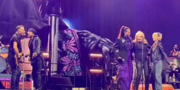 (Видео) Мишел Обама пееше придружни вокали на концерт на Брус Спрингстин во Барселона