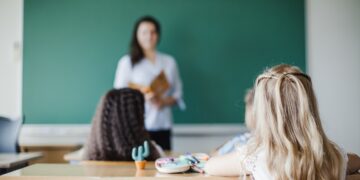 Наставник од Скопје истепа малолетник во училиште