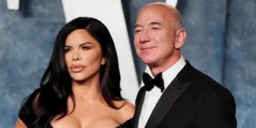 Џеф Безос ја запроси поранешната љубовница на луксузна јахта