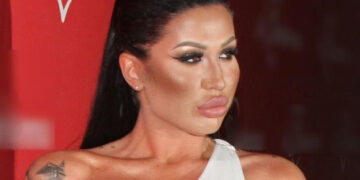 Маж со нож ја нападнал Тијана Ајфон на улица