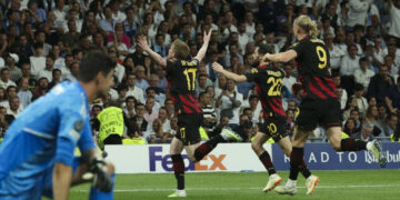 Семејството со кое живеел го исфрлиле од дома, а кога му тргна во кариерата го молеле да им се врати, животната приказна на фудбалерот Кевин де Бројне