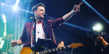 Џенан Лончаревиќ по 11 години пееше во сараевска „Скендерија“: Ова е концерт кој ќе го паметам до крајот на мојот живот