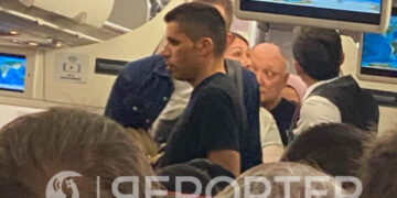 Каде и со кого отпатува министерот Љупчо, кого „Репортер“ го улови во авион