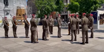 (Видео) Флеш-моб на хрватската армија среде Загреб