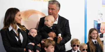 (Фото) Алек Болдвин стана дедо, ќерка му Ајрлaнд со сопругот ја добија Холанд