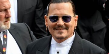 Џони Деп со жолти и скапани заби отиде во Кан