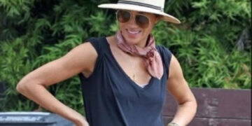 Меган си тера свој живот, место на крунисување кај Чарлс на планина со друштво