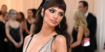 Емили Ратајковски: Сакам да започнам врска со жена, само ја чекам вистинската