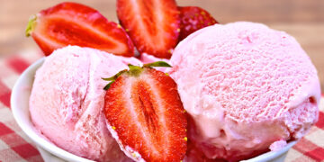 Домашен сладолед од јагоди и банана