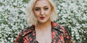 Александра Спасеска в петок ја промовира својата прва стихозбирка „Прости песни“