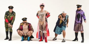 Контроверзните „Лет 3“се првиот потврден бенд на 25. Таксират