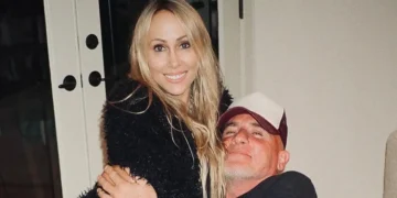 Мајката на Мајли Сајрус се сврши со актерот Доминик Персел