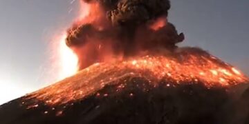 Животите на 22 милиони луѓе во Мексико зависат од гледањето во вулканскиот семафор, ако стане црвено следува катаклизма велат научниците