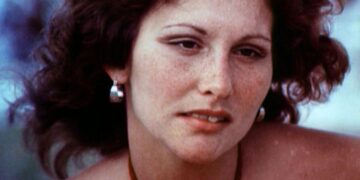 Го снимив „Длабоко грло“ со вперен пиштол во глава: животната приказна и трагичниот крај на најпознатата порно актерка