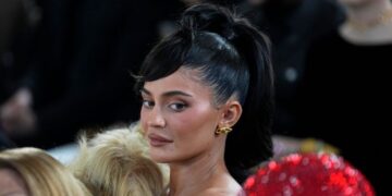 Кајли Џенер и официјално го промени името на син ѝ