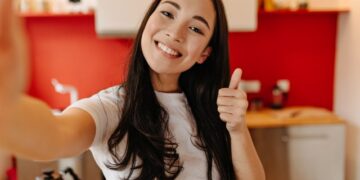 (Видео) Девојка им ги дупнала кондомите на родителите затоа што сакала сестра, по 25 години им призна ѝ се извини